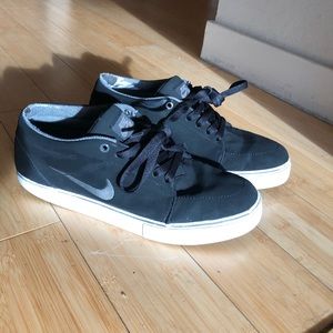 Shade black nike shoes